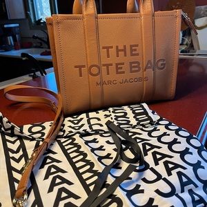 Marc Jacobs The Tote Bag medium Argon Oil